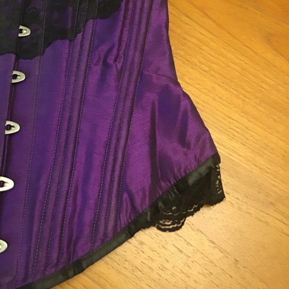 Corset steel-boned underbust in purple satin - Picture 2 of 6